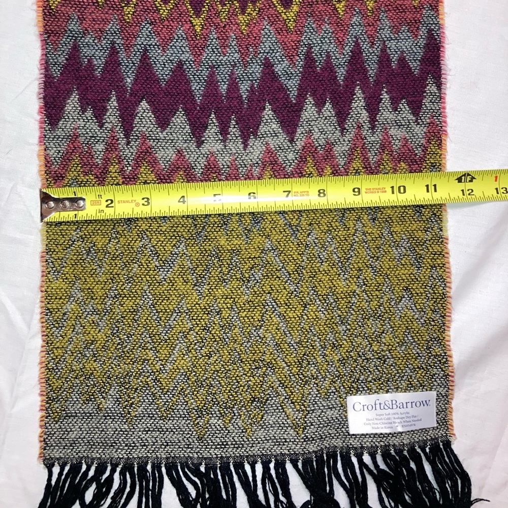 CROFT‎ AND BARROW SCARF - Picture 3 of 3